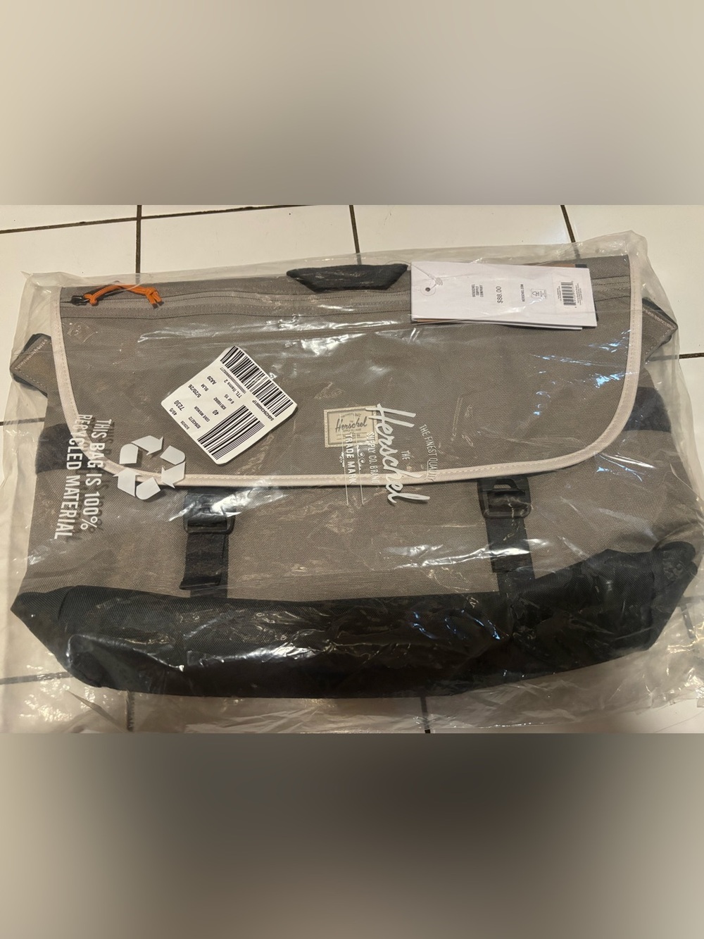 HERSCHEL COVE MESSANGER BAG NWT